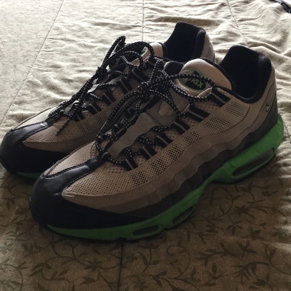 Nike Air Max - Picture 1 of 4